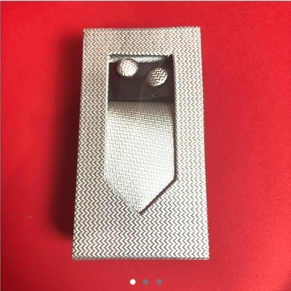 Classy cuff link and tie set with matching box 🖤🤍